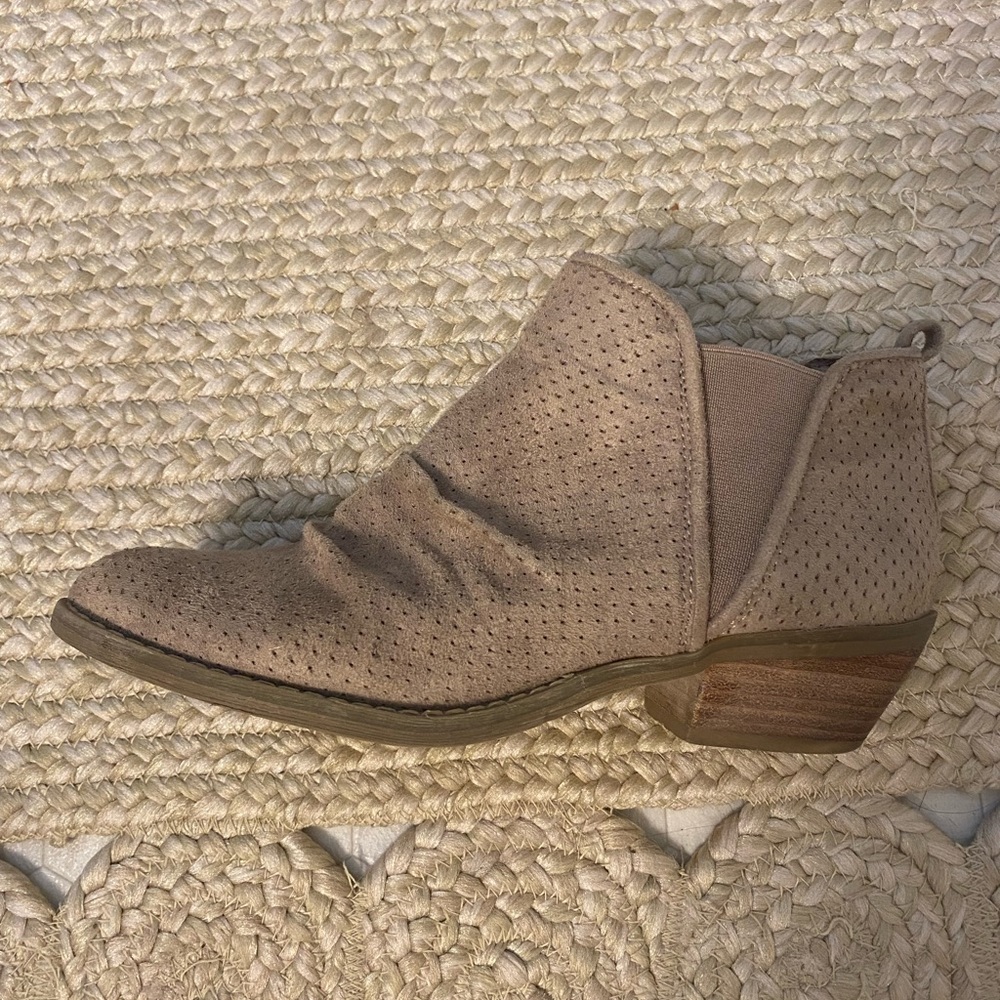Report booties